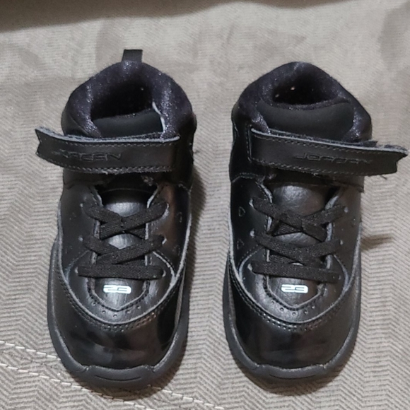 Nike Air Jordan B Loyal Shoes - Picture 2 of 7
